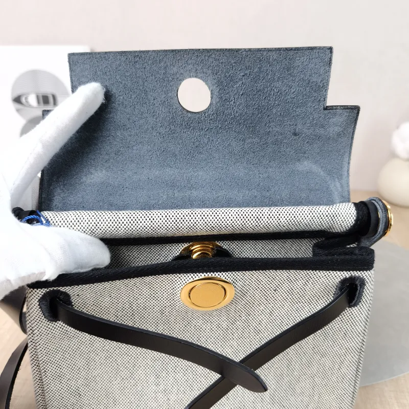 Hermès Crossbody Bag Herbag Zip 20Black Beige Canvas mini20.5 × 7 × 16.5 cm — detail view 9 of 13
