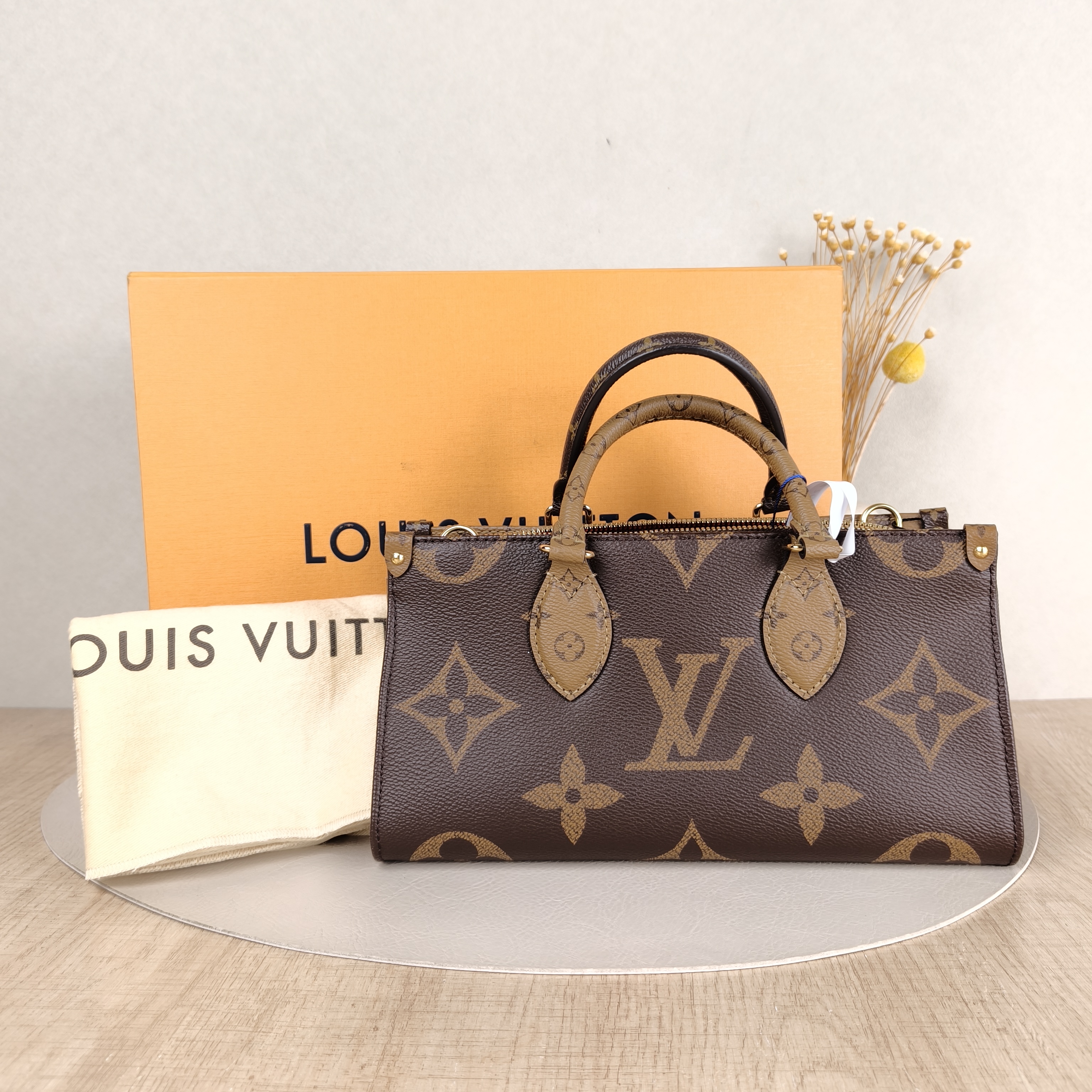 Louis Vuitton Crossbody Bag Onthego East West Monogram PVC Small25 × 10 × 13 cm — cover view 5 of 6