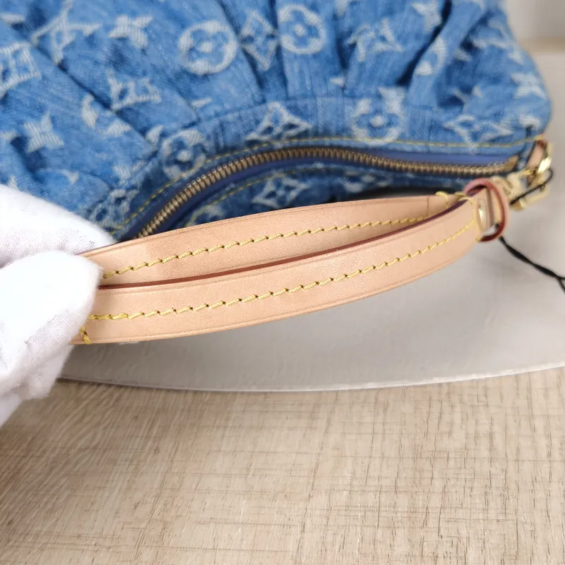 Louis Vuitton Shoulder Bag Pochette Valley Blue One Size21 × 7 × 15 cm — detail view 8 of 10