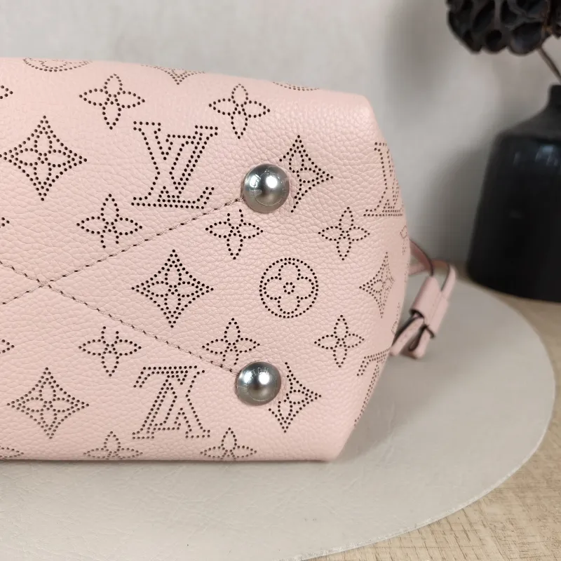 Louis Vuitton Crossbody Bag BELLA Pink Calfskin 22 × 14 × 19 cm — detail view 2 of 12