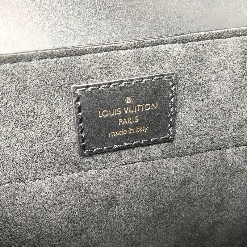Louis Vuitton Crossbody Bag Hide and Seek Messenger Bag Black Epi Embossed Calfskin One Size21 × 8 × 15 cm — detail view 12 of 18