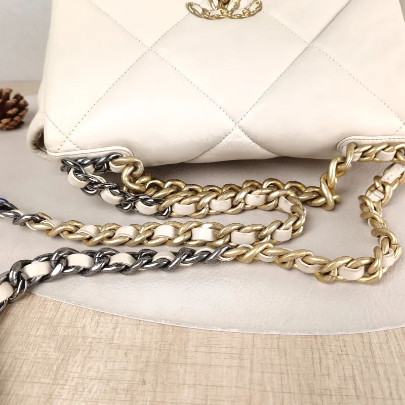 Chanel Crossbody Bag 19Bag Beige Lambskin Small 26 × 9 × 16 cm 30 — detail view 15 of 15