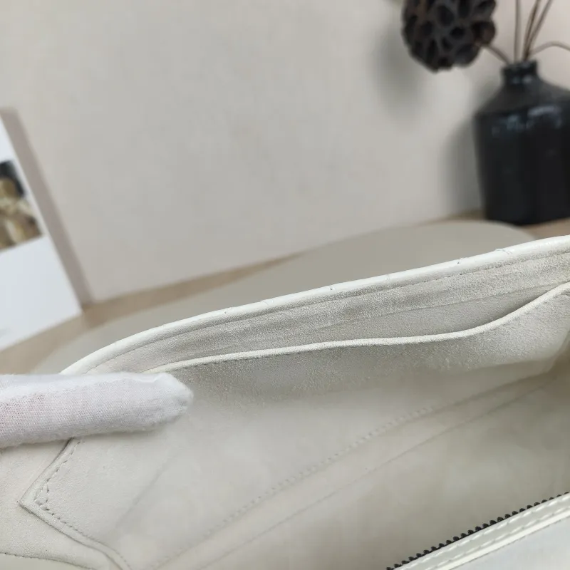 DIOR Crossbody Bag camp Messenger Bag White Calfskin Small 23 × 8 × 15 cm — detail view 9 of 14