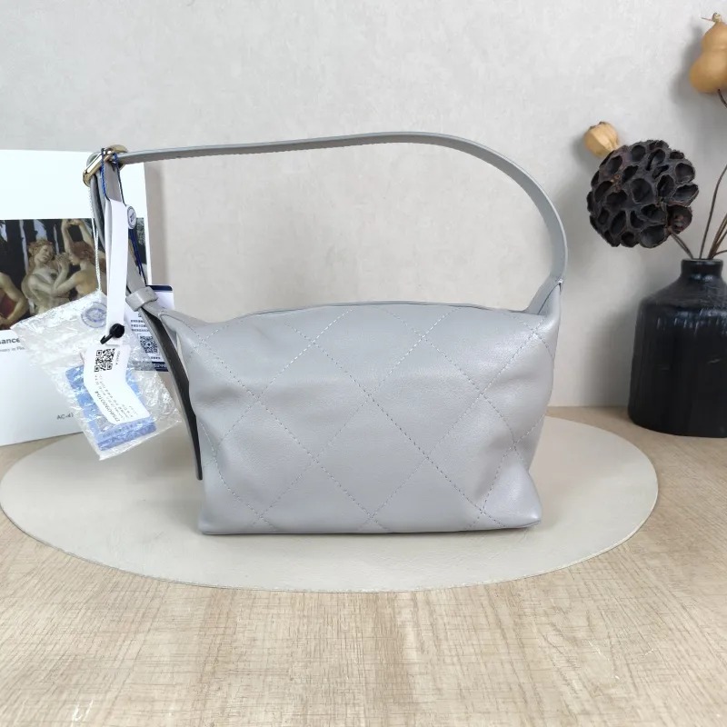 Chanel Shoulder Bag hobo Grey Lambskin One Size 22 × 8 × 16 cm — cover view 4 of 6