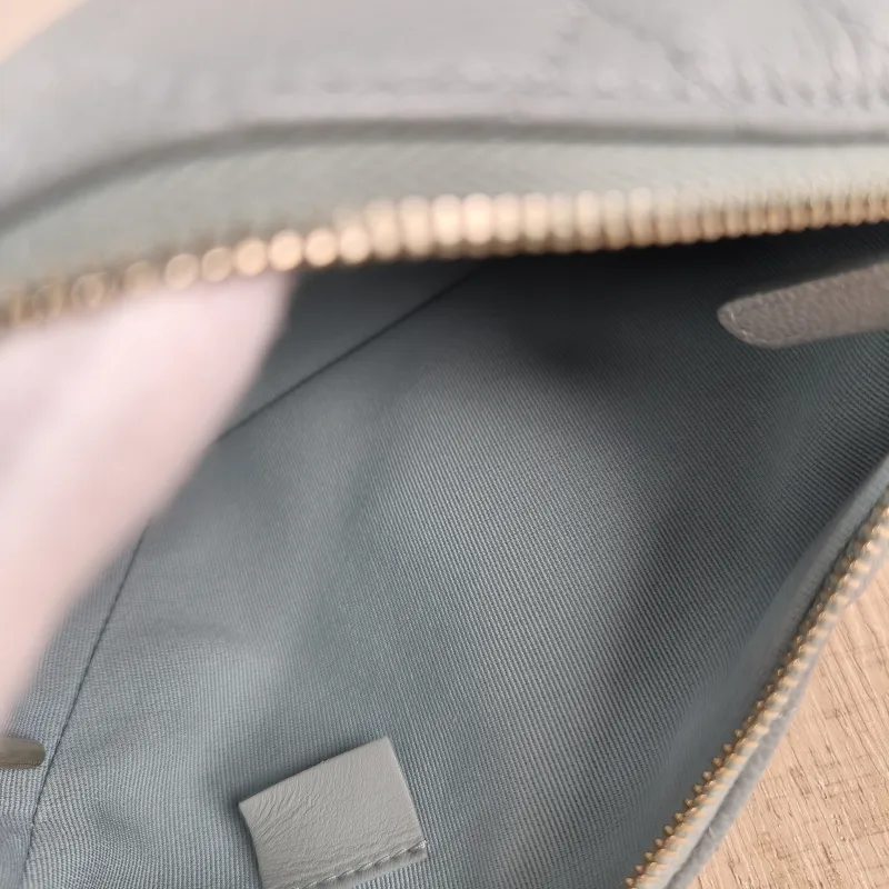Chanel Crossbody Bag Crossbody Bag Blue Grained Calfskin One Size 21.5 × 7.5 × 19 cm — detail view 1 of 12