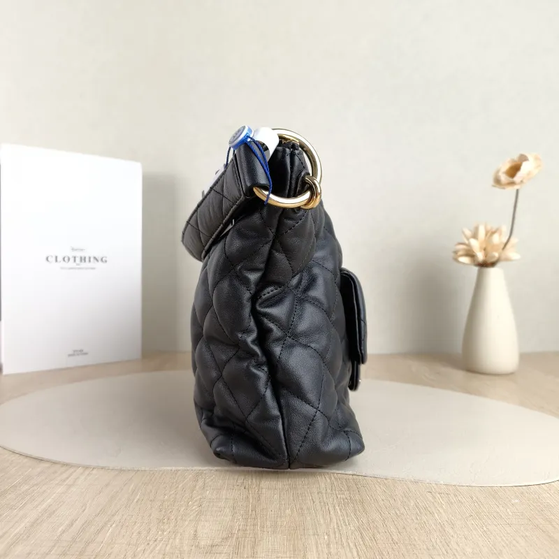 Chanel Shoulder Bag hobo Black Lambskin One Size 27.5 × 10 × 22 cm — detail view 1 of 13