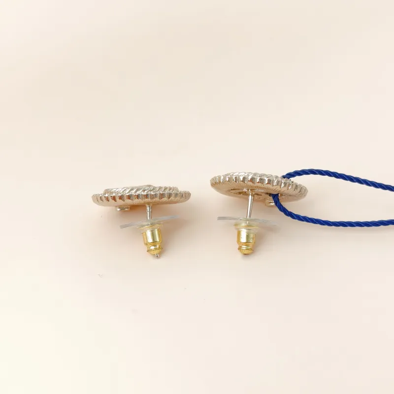 Chanel Jewelry · Earrings Gold One Size — cover view 7 of 8