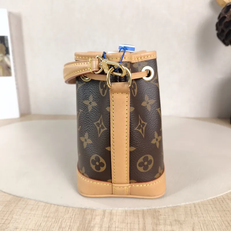 Louis Vuitton Crossbody Bag NANO NÉONOÉ Bucket Bag Nano Monogram PVC nano 13 × 10 × 16 cm — detail view 6 of 11