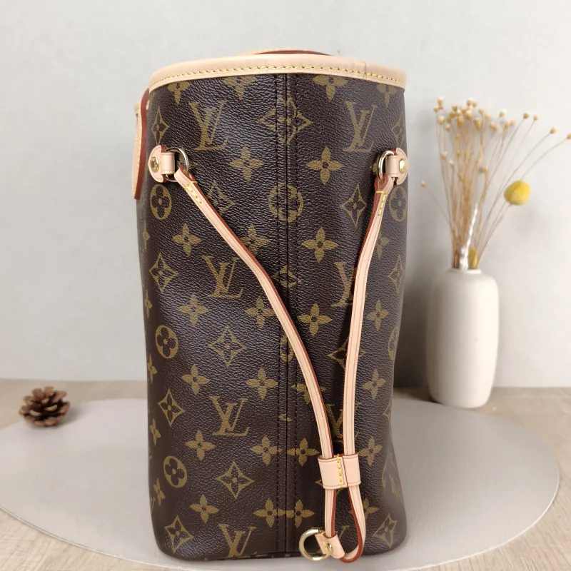 Louis Vuitton Shoulder Bag Neverfull Monogram PVC Medium 31 × 14 × 28 cm — detail view 6 of 12