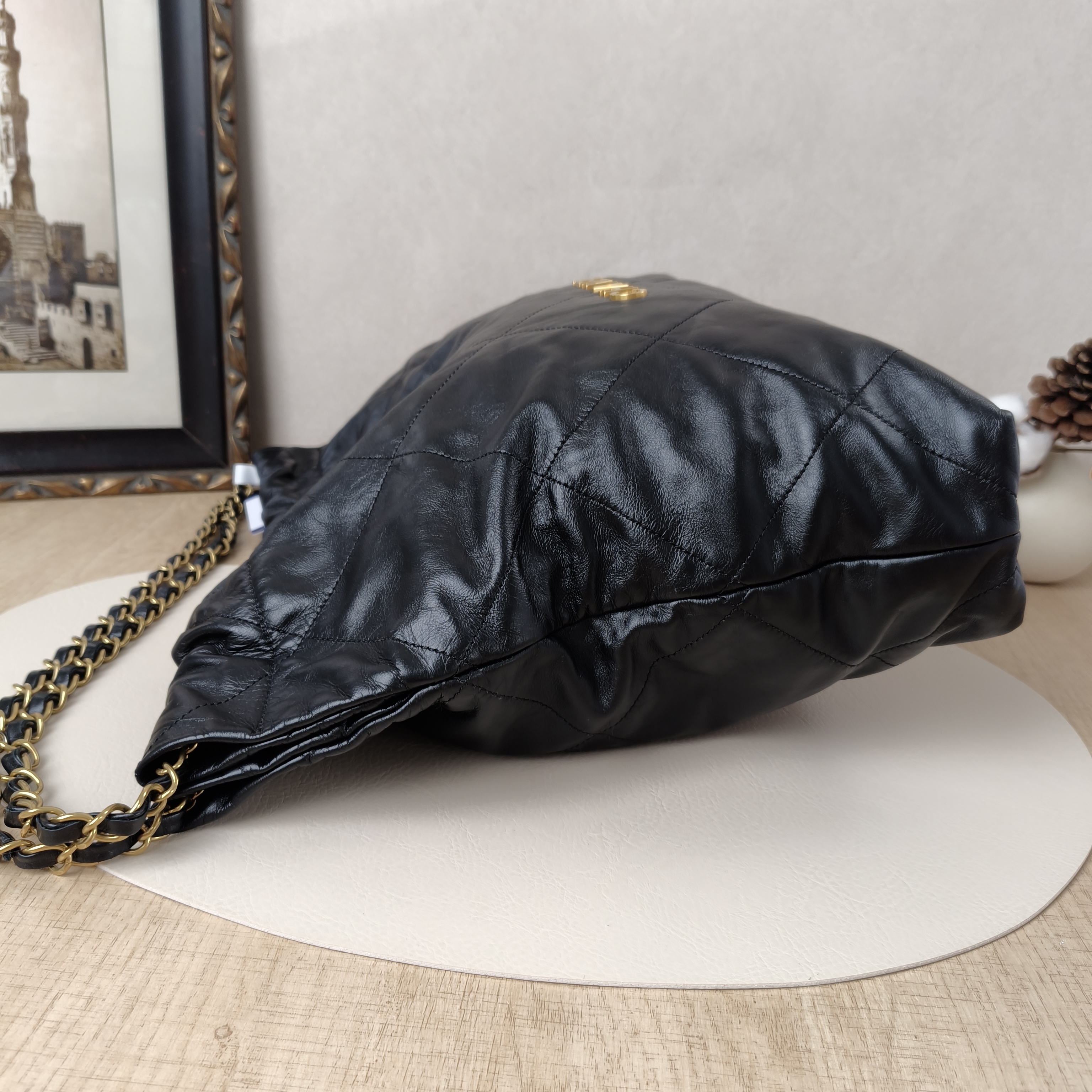 Chanel Shoulder Bag22Bag Black CC alfskin Medium39 × 8 × 42 cm — cover view 9 of 9