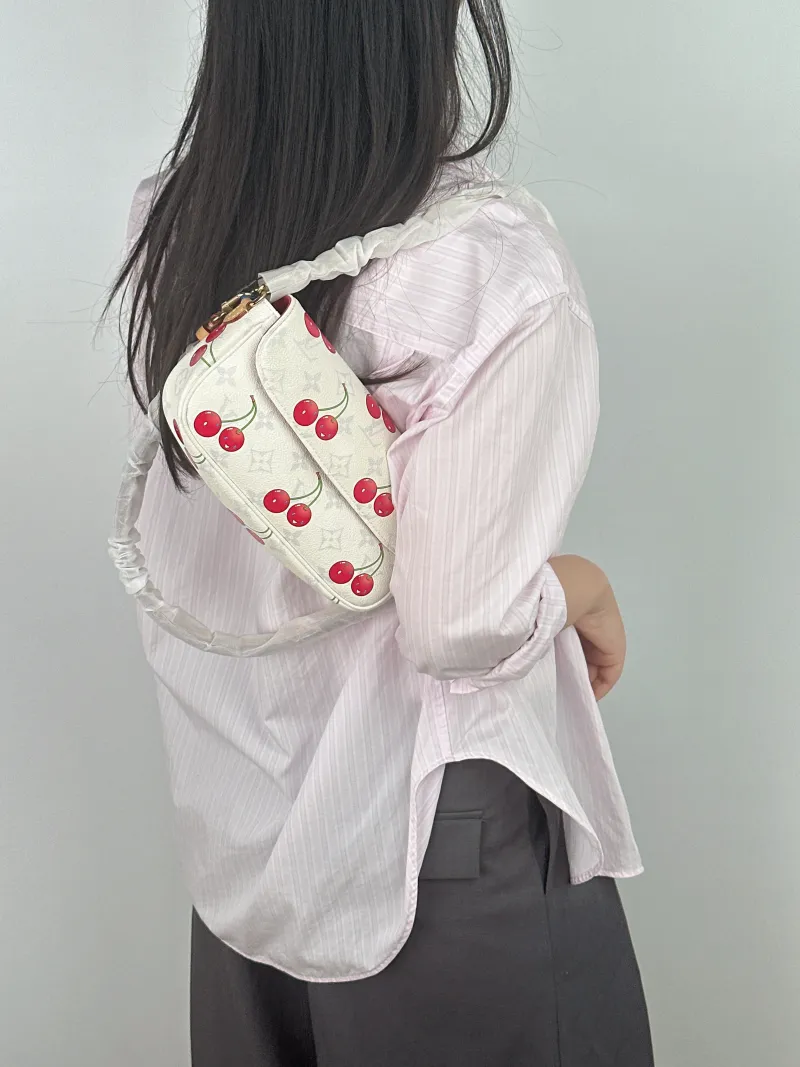 Louis Vuitton Crossbody Bag IVY White · PVC Small 23.5 × 4.3 × 12 cm Conditioned — on-model view 1 of 2