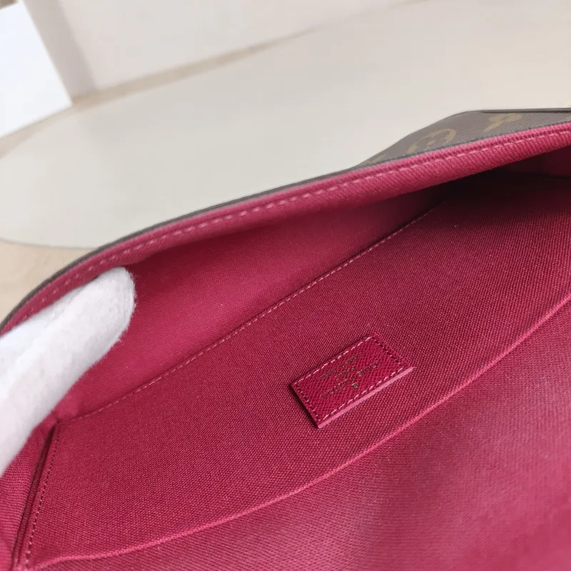 Louis Vuitton Crossbody Bag Pochette Félicie Monogram PVC Small 21 × 3 × 12 cm — detail view 11 of 15