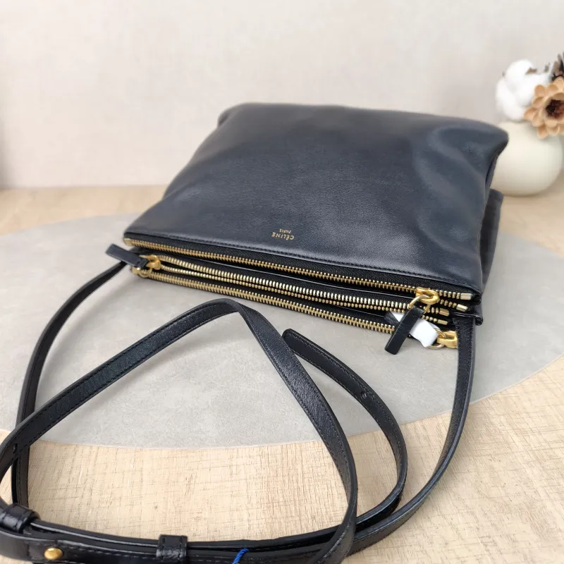CELINE Crossbody Bag Trio Messenger Bag Black Lambskin Large25.5 × 5 × 17.5 cm — detail view 4 of 10