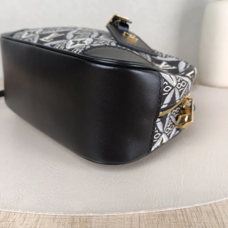 Louis Vuitton Crossbody Bag Deauville Camera Bag 1854 Calfskin Mini 21 × 7 × 16 cm — detail view 8 of 14