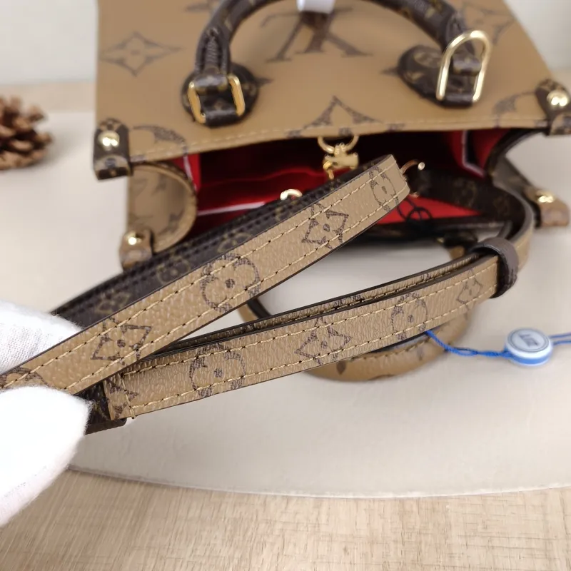 Louis Vuitton Crossbody Bag Onthego BB Monogram PVC BB 18 × 8.5 × 15 cm — detail view 3 of 11