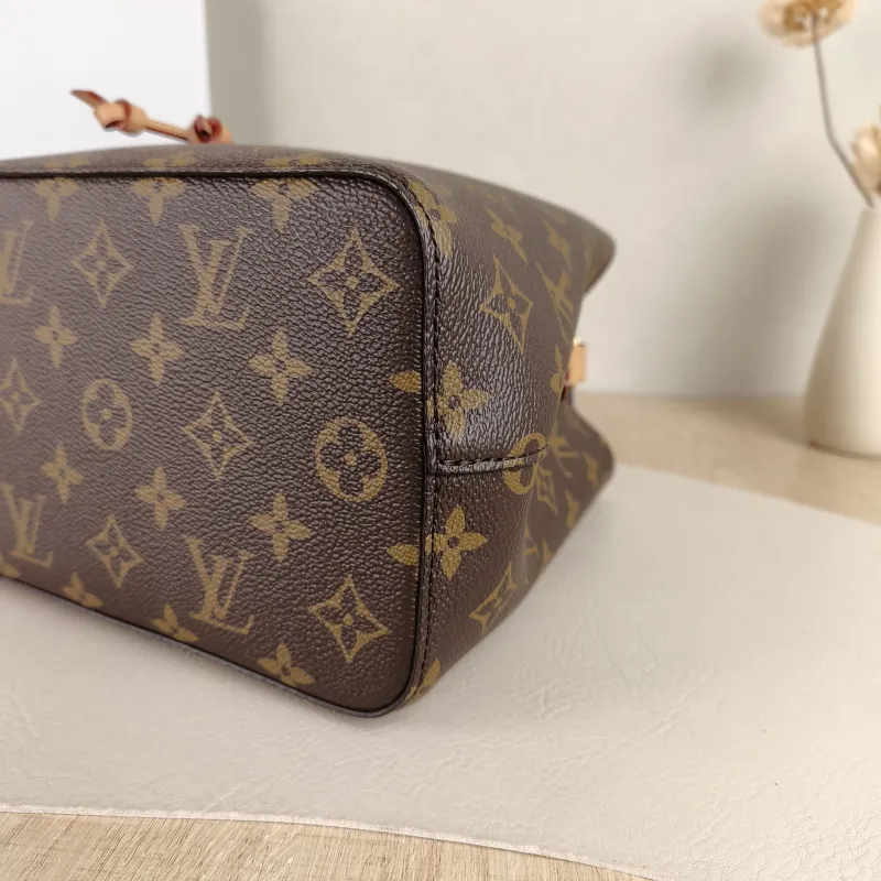 Louis Vuitton Crossbody Bag NÉONOÉ Bucket Bag BB Monogram PVC BB 20 × 13 × 20 cm — detail view 5 of 10