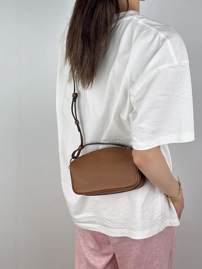 GUCCI Shoulder Bag Half Horsebit Horsebit Shoulder Bag Brown Calfskinmini19 × 9 × 9.5 cm — on-model view 2 of 2