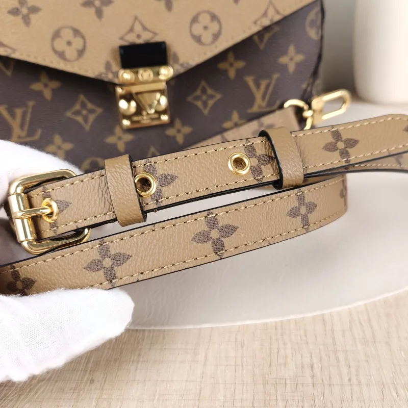 Louis Vuitton Crossbody Bag Pochette Métis Monogram Colorblock PVC Medium 25 × 7 × 19 cm — detail view 10 of 12