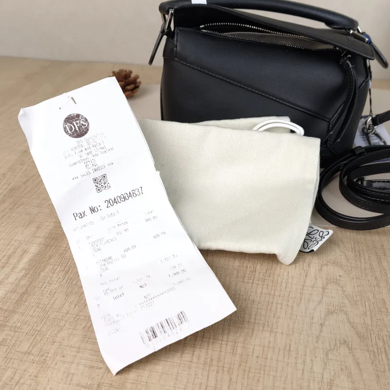 LOEWE Crossbody Bag Puzzle Black CC alfskinmini18 × 8 × 12.5 cm — detail view 1 of 12