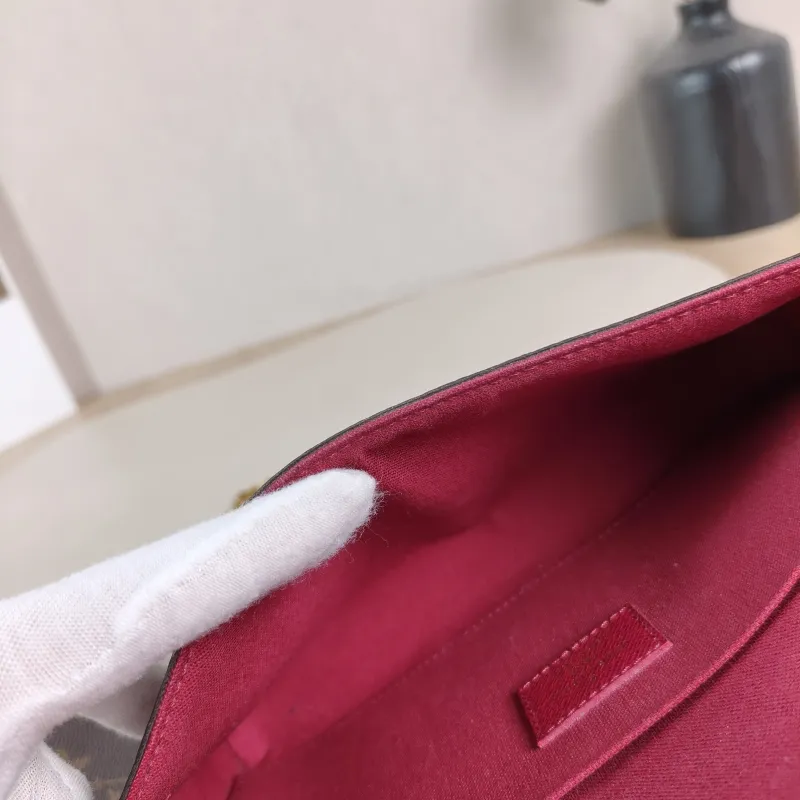 Louis Vuitton Crossbody Bag Pochette Félicie Monogram PVC Small21 × 3 × 12 cm — detail view 15 of 17