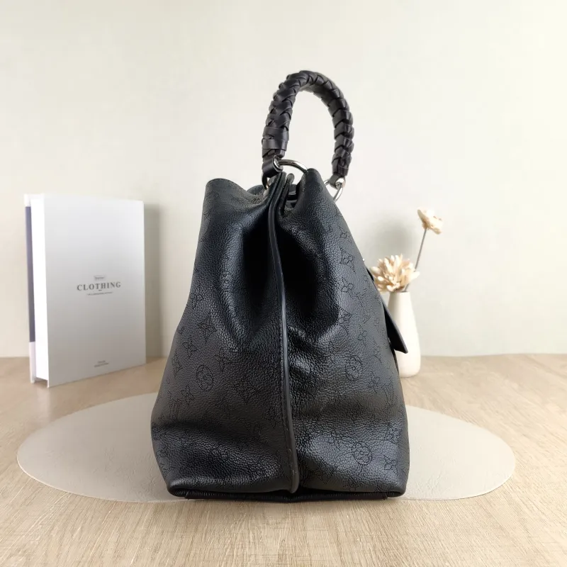 Louis Vuitton Shoulder Bag Carmel Hobo Shoulder Bag Black Calfskin One Size 35 × 17 × 40 cm — detail view 7 of 11