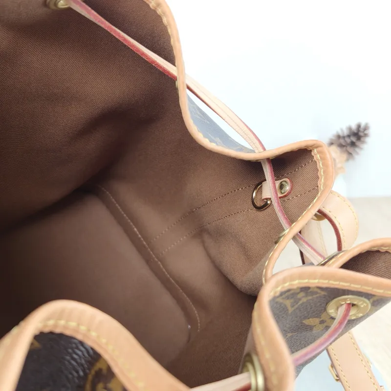 Louis Vuitton Shoulder Bag Petit Noé Bucket Bag Monogram PVC Small 27 × 21 × 27 cm — detail view 2 of 12