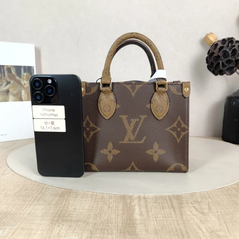 Louis Vuitton Crossbody Bag Onthego BB Monogram PVC BB 18 × 8.5 × 15 cm — cover view 5 of 6