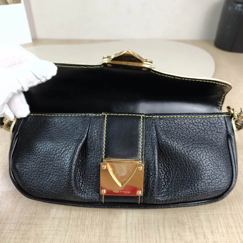 Louis Vuitton Suhali Vintage Black Calfskin One Size 23 × 4 × 12 cm — detail view 9 of 12