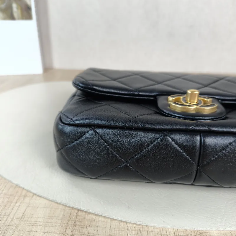 Chanel Crossbody Bag 22p Black Lambskin One Size 20 × 5 × 15 cm — detail view 3 of 13