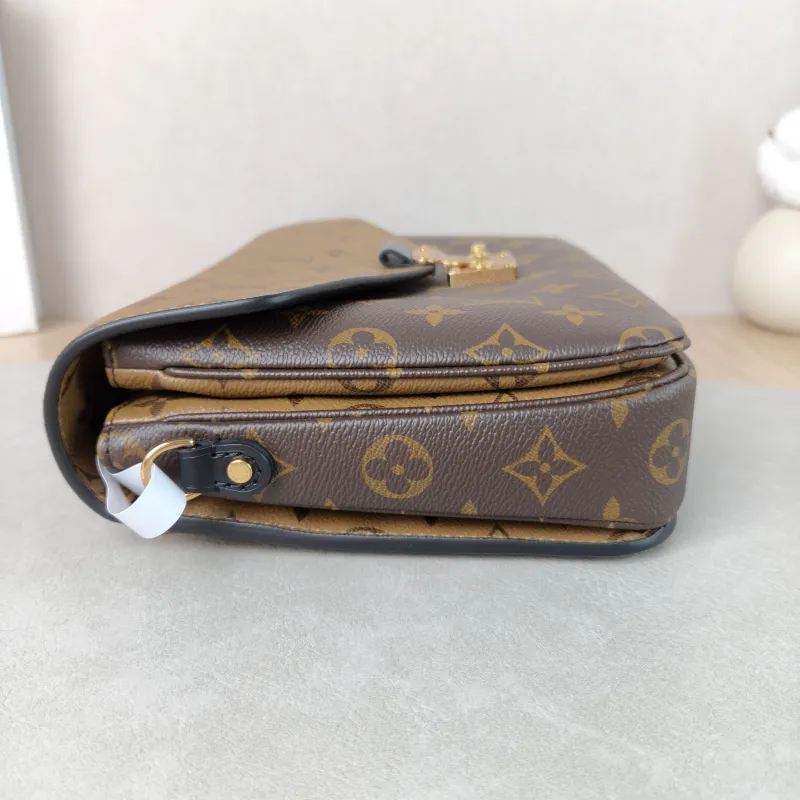 Louis Vuitton Crossbody Bag Pochette Métis Monogram Colorblock PVC Medium 25 × 7 × 19 cm — detail view 6 of 16