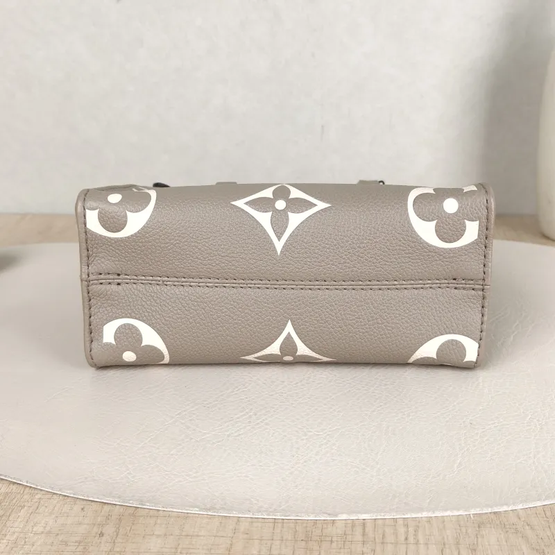 Louis Vuitton Crossbody Bag Onthego BB · White Empreinte Embossed Calfskin Monogram BB18 × 8.5 × 15 cm — cover view 5 of 6