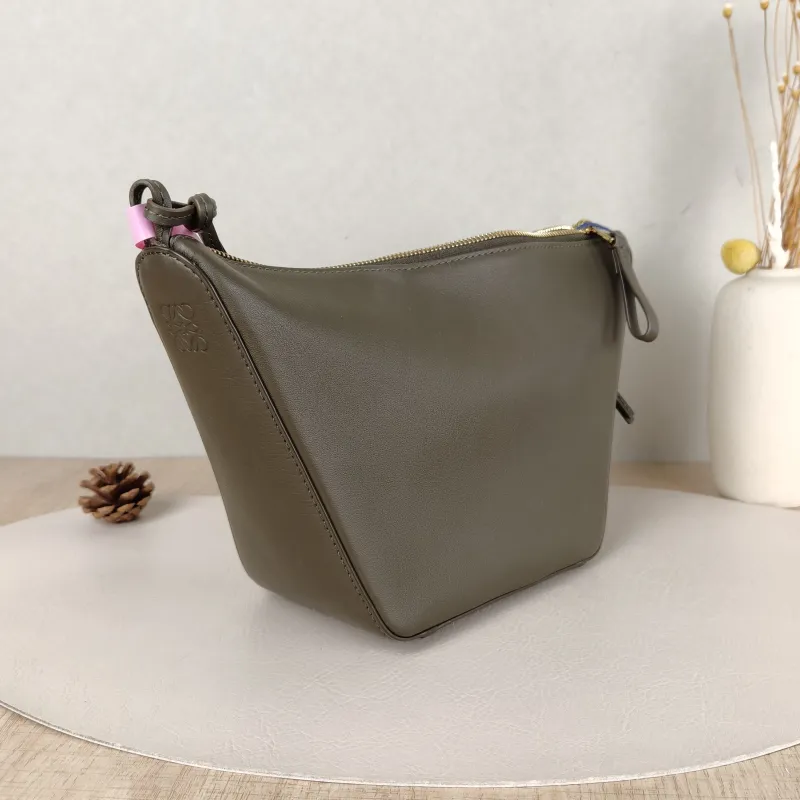LOEWE Shoulder Bag Hammock hobo Green Calfskinmini28 × 9.5 × 17 cm — cover view 4 of 5