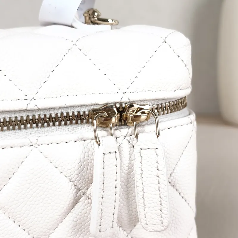 Chanel Crossbody Bag lp Box Bag Top Handle Crossbody Bag White Grained Calfskin 19.5 × 5 × 11 cm — detail view 5 of 15