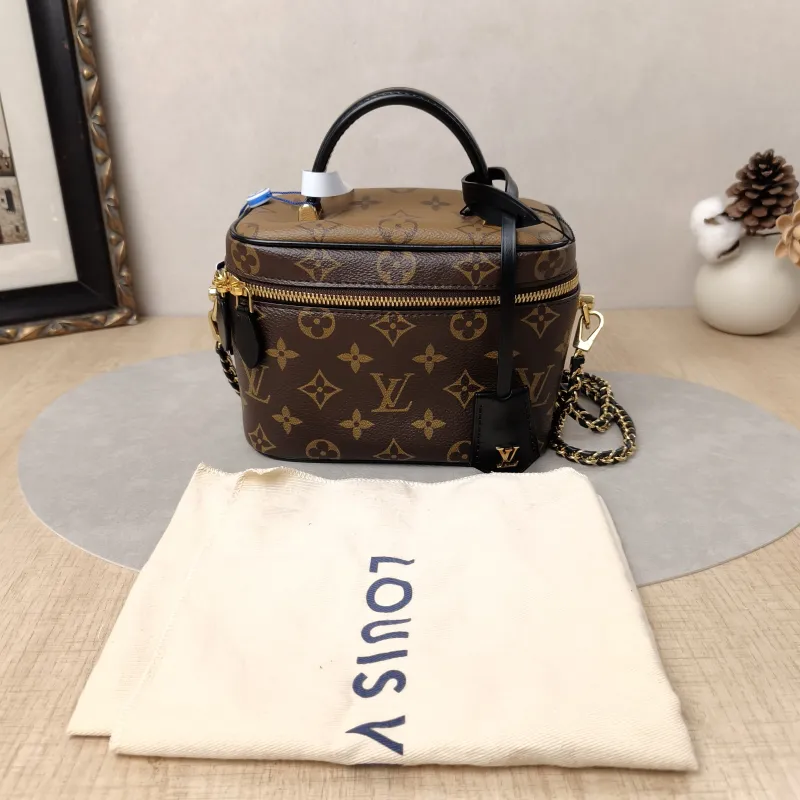 Louis Vuitton Shoulder Bag VANITY Cosmetic Bag Monogram PVC Small19 × 11 × 13 cm — detail view 8 of 17