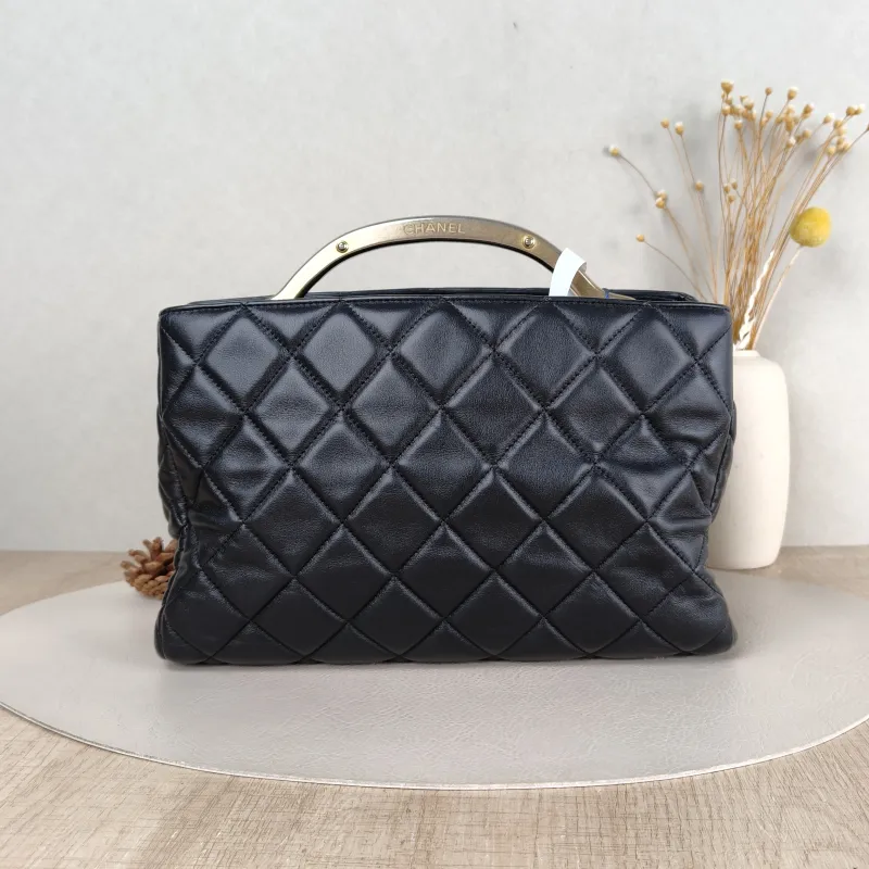 Chanel Shoulder Bag Tote Bag Black Calfskin Large 28 × 11 × 19 cm — cover view 4 of 5