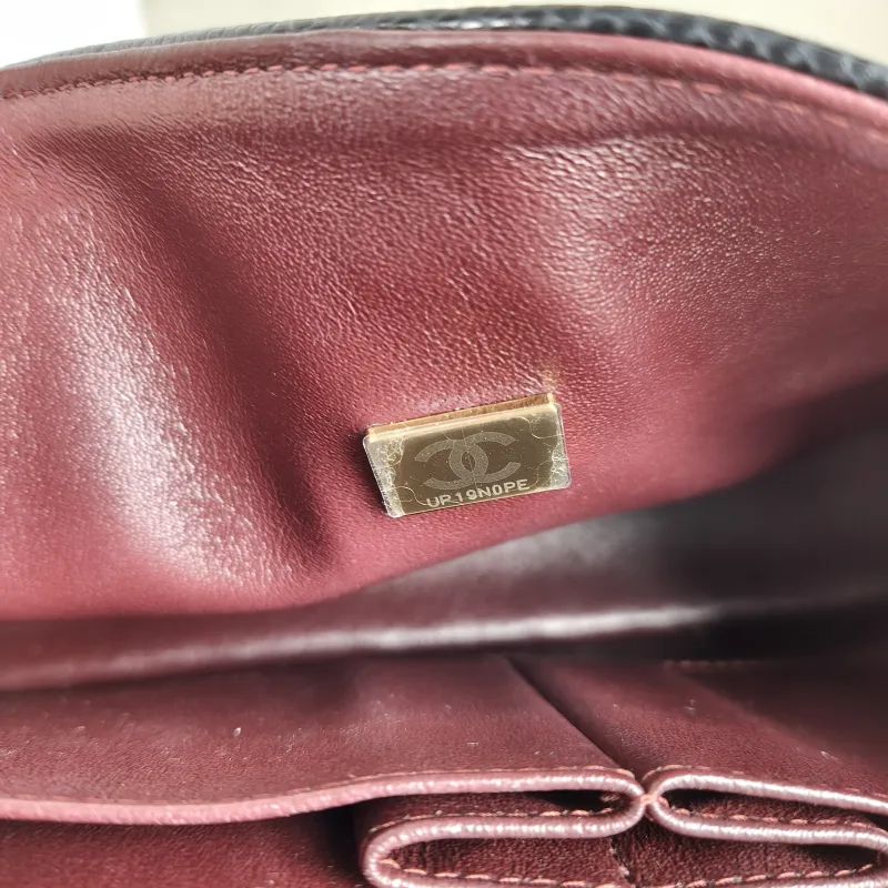 Chanel Crossbody Bag Classic Flap CF Black Grained Calfskin Medium 25.5 × 6.5 × 15.5 cm — detail view 11 of 14