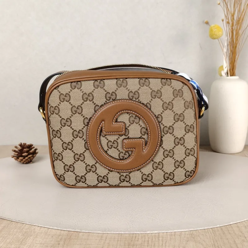 GUCCI Crossbody Bag Blondie g Camera Bag Monogram Canvas， mini21 × 8 × 15.5 cm