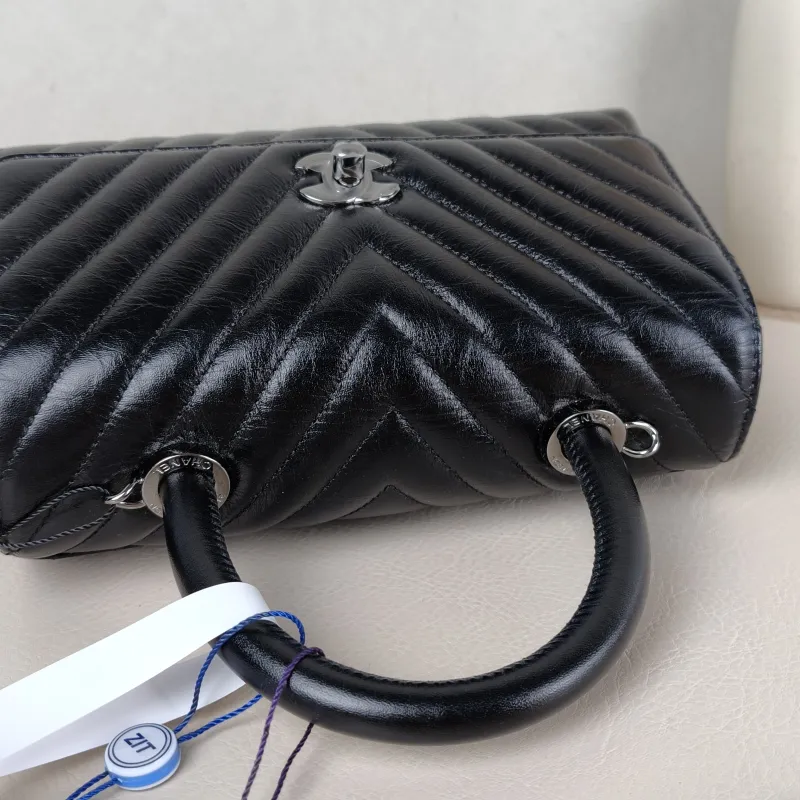 Chanel Crossbody Bag v Coco Handle​ Black Calfskin Small 24 × 10 × 14 cm — detail view 8 of 16
