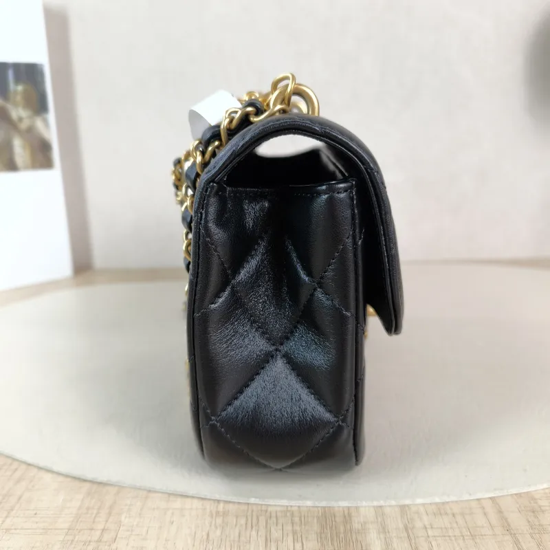 Chanel Crossbody Bag Pearl Black Calfskin Small 19 × 6 × 13 cm — detail view 11 of 13
