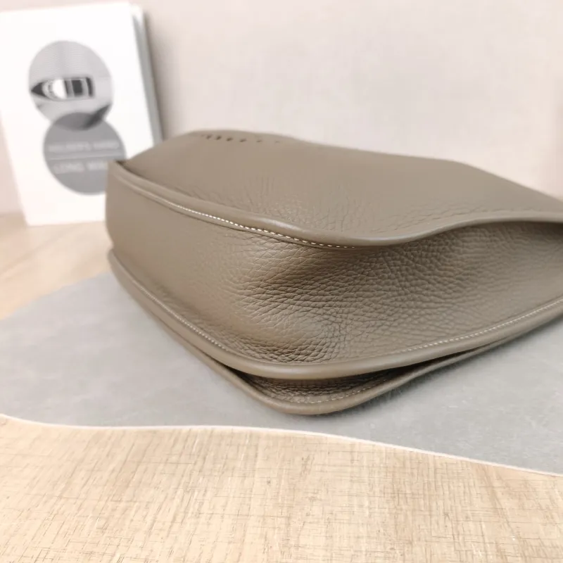 Hermès Crossbody Bag Evelyne 29 29 Taurillon Clemence TC Calfskin Small 29 × 8 × 30 cm W — detail view 12 of 12