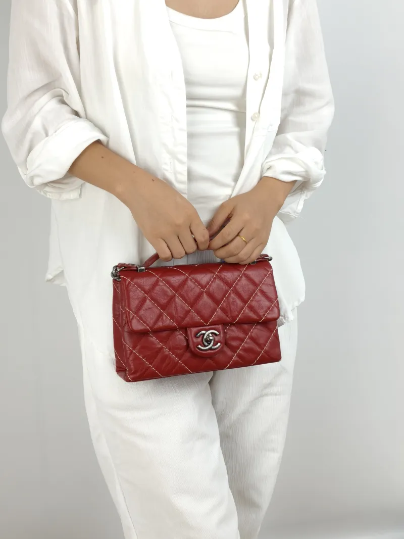 Chanel Crossbody Bag Chain Bag Red Calfskin 22 × 6.5 × 14 cm 23 — on-model view 1 of 2