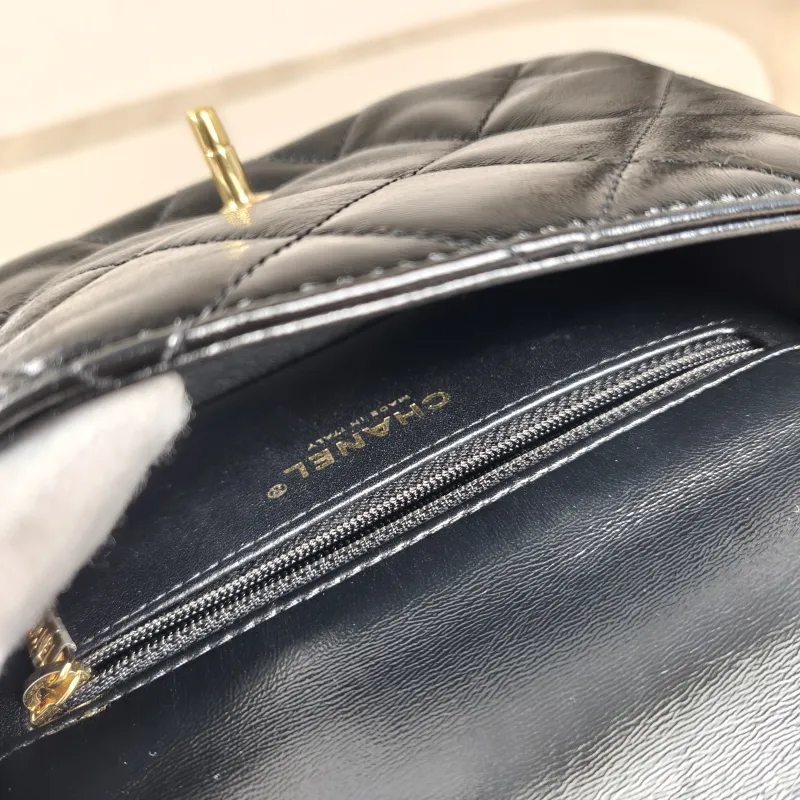Chanel Crossbody Bag Black Lambskinmini19 × 8.5 × 14 cm — detail view 15 of 15