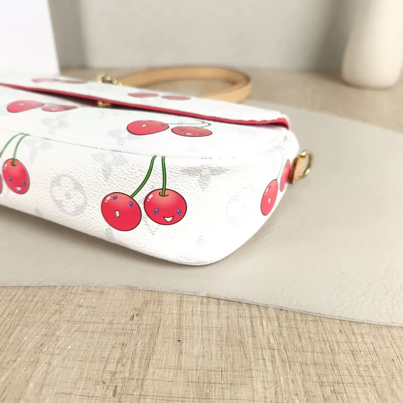 Louis Vuitton Crossbody Bag IVY White · PVC Small 23.5 × 4.3 × 12 cm — detail view 3 of 10