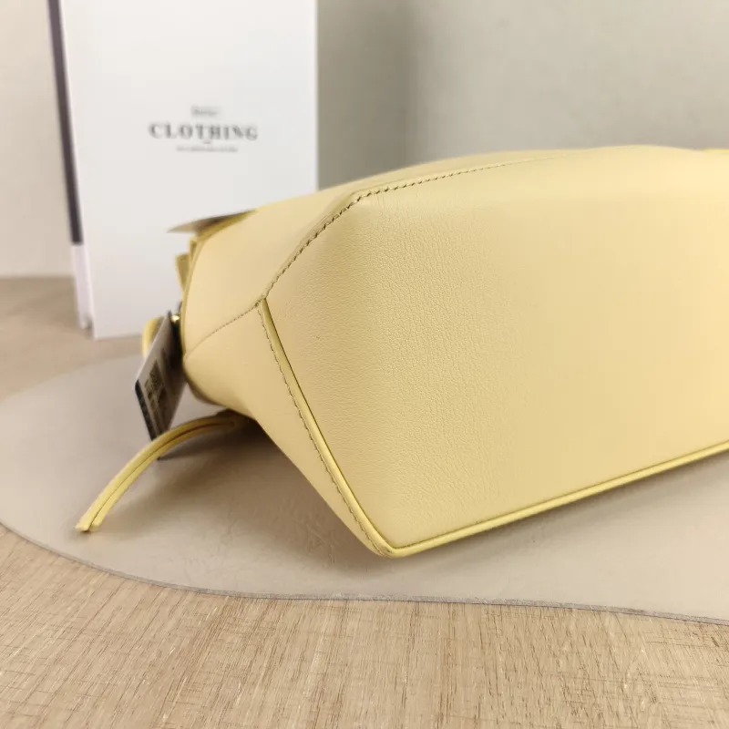LOEWE Crossbody Bag Puzzle CC alfskin Small24 × 10.5 × 16.5 cm — detail view 11 of 13