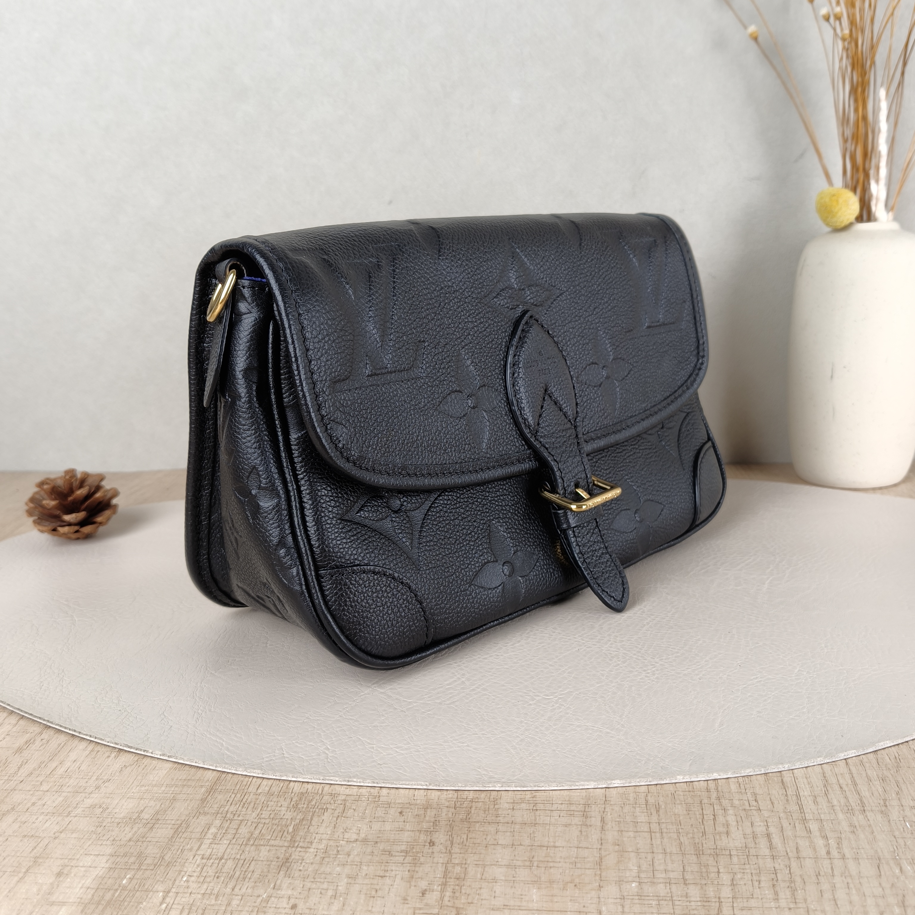 Louis Vuitton Crossbody Bag Diane Baguette Bag Black Empreinte Embossed Calfskin Monogram Small24 × 9 × 15 cm — cover view 5 of 6