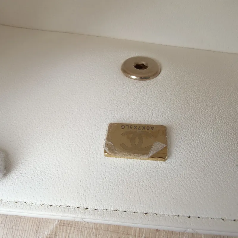 Chanel Crossbody Bag mini White Lambskin mini 20 × 6 × 12 cm — detail view 4 of 14