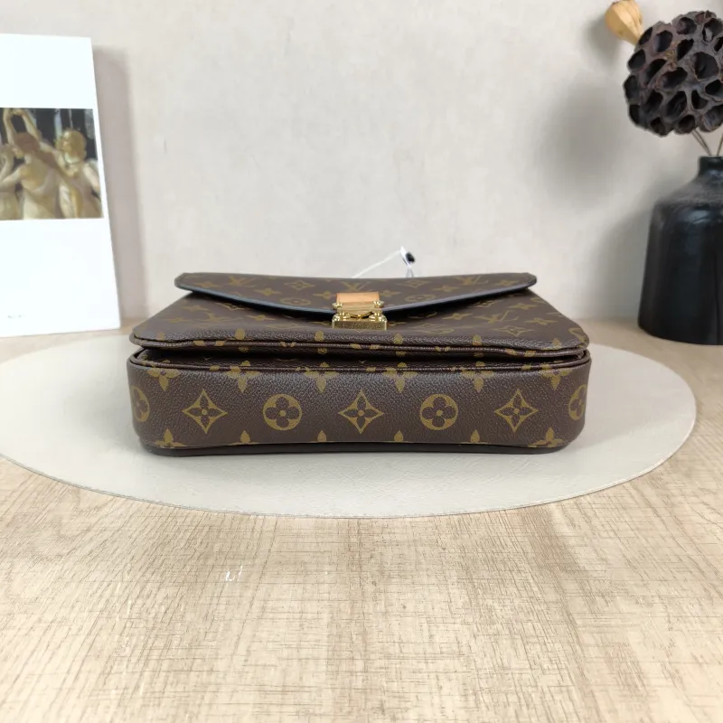 Louis Vuitton Crossbody Bag Pochette Métis Monogram PVC Medium25 × 7 × 19 cm — cover view 4 of 6
