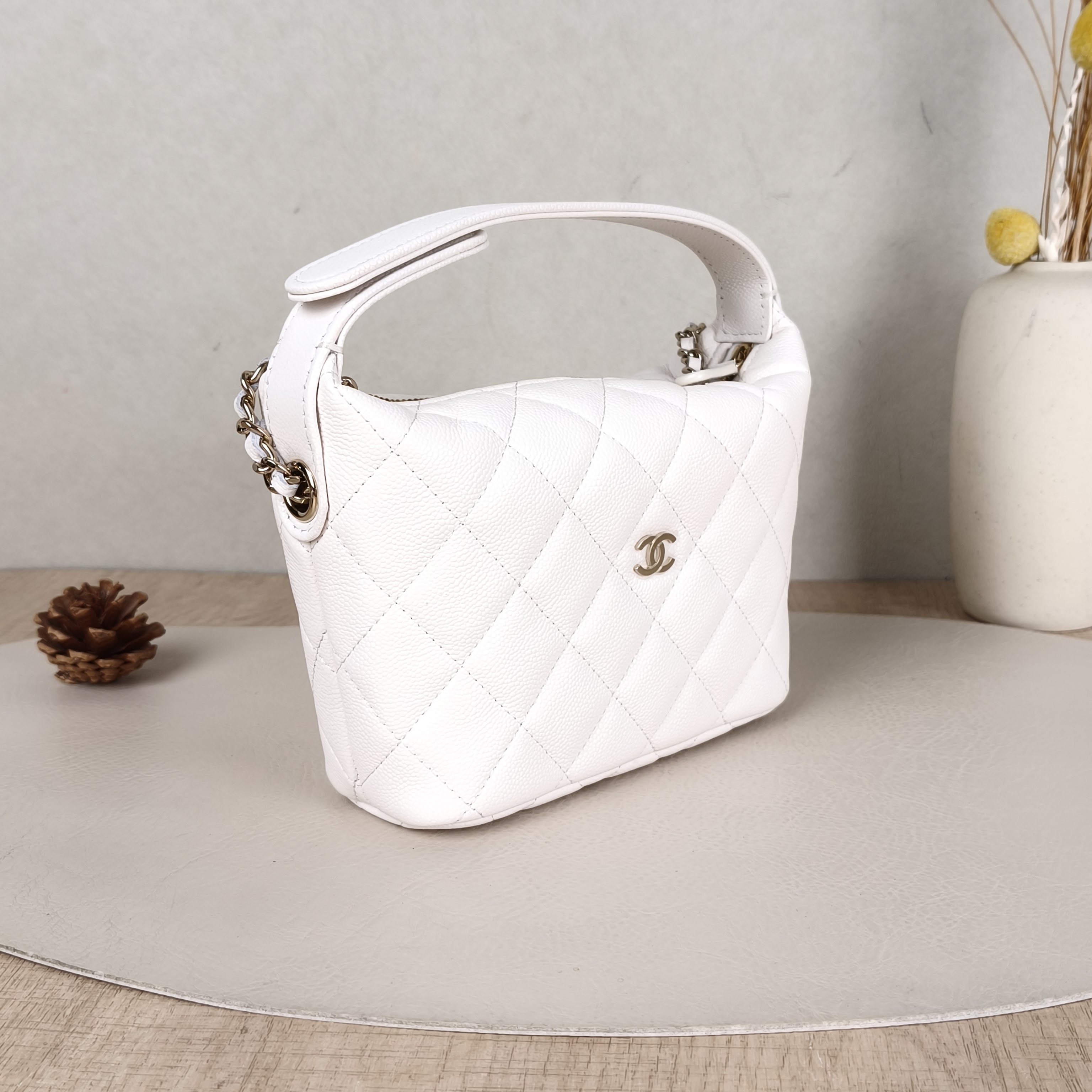 Chanel Crossbody Bag Crossbody Bag White Calfskin One Size21.5 × 7.5 × 19 cm — cover view 3 of 5