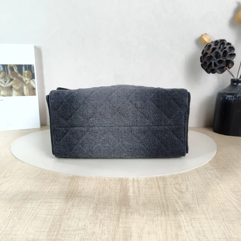 Chanel Shoulder Bag 25Bag Grey Small 26 × 14 × 30 cm — cover view 4 of 6