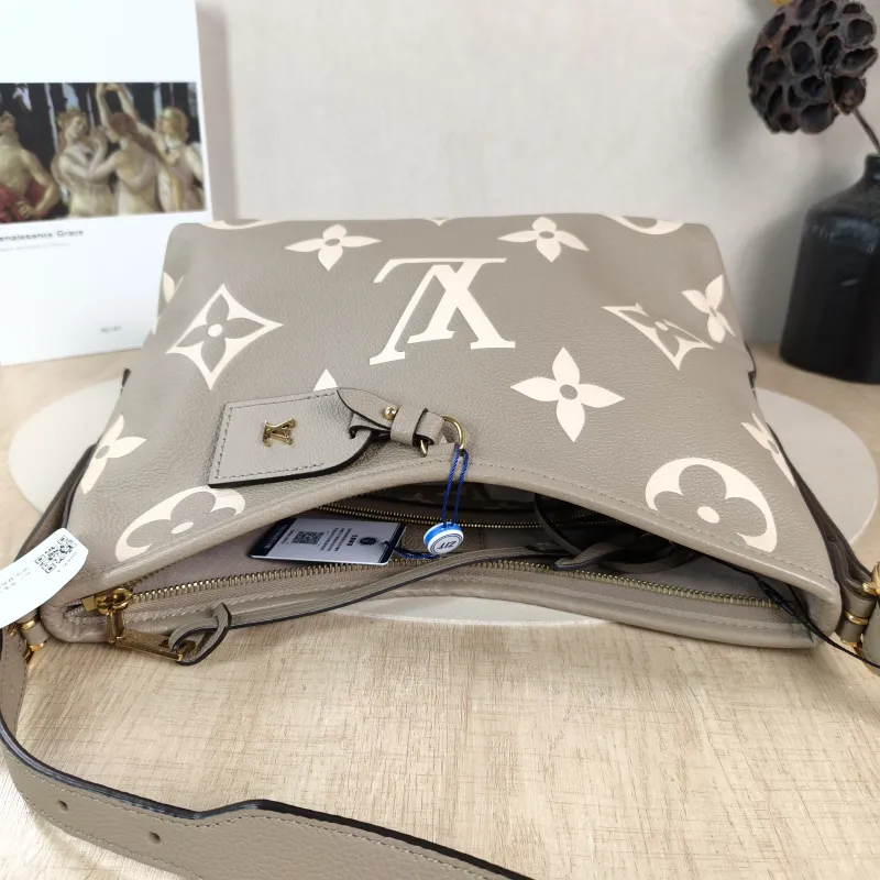 Louis Vuitton Crossbody Bag Carryall Calfskin Small 29.5 × 12 × 24 cm — detail view 1 of 12